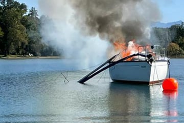 Segelboot auf dem Starnberger See fängt Feuer und sinkt