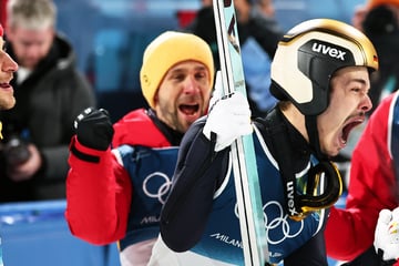 Sein erster Sieg ist ein goldener! Raimund kann sein Glück nicht fassen