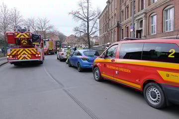 Dresden: Alarm in Dresdner Grundschule: Kinder müssen auf Sportplatz ausharren