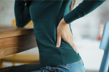 Dauersitzen macht krank: So wirst Du Deine unliebsamen Rückenschmerzen los