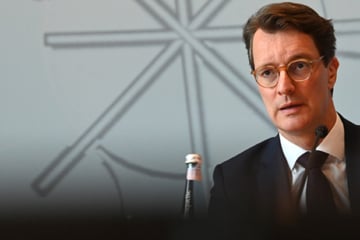 Mobbing-Vorwürfe gegen Bauministerin: NRW-Chef Wüst bleibt stur und lehnt Ermittler ab