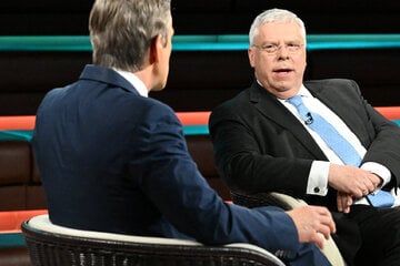 Markus Lanz fragt besorgt: "Können Sie garantieren, dass Flugzeuge in Deutschland weiter fliegen werden?"