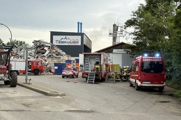 Großeinsatz nach Explosion in Entsorgungsbetrieb