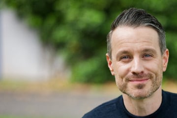 Schock am Set! "AWZ"-Star landet nach Kampf beim Arzt