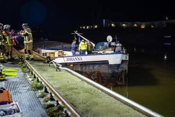 Leck gestopft! Frachter im Fürther Hafen wieder fahrbereit
