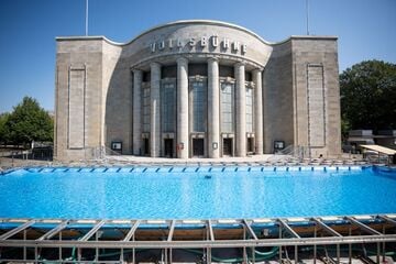 Berlin: Abkühlung mitten in der City? Vor der Volksbühne kann bald geplanscht werden!