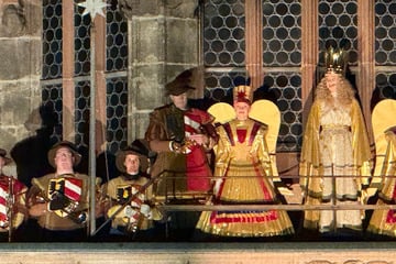 Nürnberger Christkindlesmarkt eröffnet: Tausende feiern mit dem neuen Christkind Nora