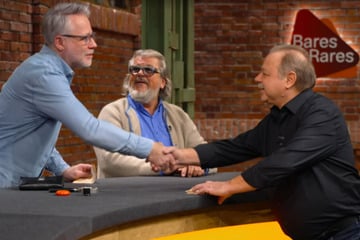 Bares für Rares: "Bares für Rares"-Händler kann nicht fassen, was ZDF-Kandidat im Verkaufsraum tut
