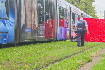 Radfahrer (86) in Freiburg von Straßenbahn erfasst und schwer verletzt