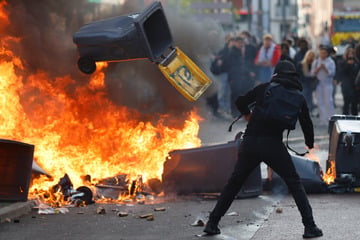 Schüler-Protest wird zu Hetzjagd: Schulleiter mit Benzin übergossen