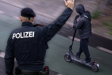 Teenager crasht mit 115 km/h auf E-Scooter! "In künstlichen Tiefschlaf versetzt"