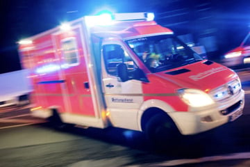 Auto geht nach Unfall in Flammen auf: Fahrer kann sich noch retten