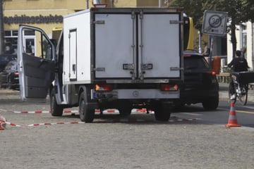 Tödlicher Unfall: Transporter-Fahrer übersieht beim Rangieren Fußgänger