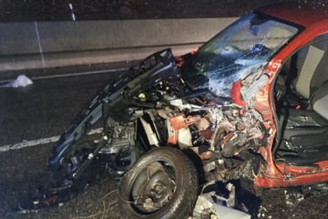 Geisterfahrer verursacht schweren Unfall auf A535: Zwei Verletzte