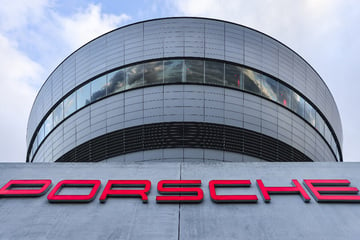 Gehaltskürzung war unrechtmäßig! Betriebsrats-Chef klagt erfolgreich gegen Porsche