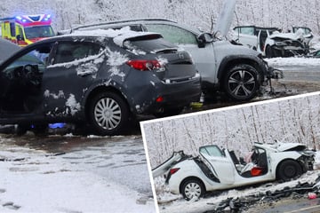 B97 nach Frontalcrash gesperrt: Zwei Schwerverletzte