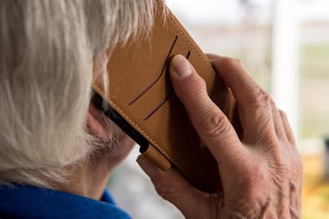 Dreiste Masche: Schockanrufer rauben Seniorinnen Tausende Euro!