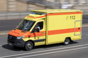 Unfall A: Auffahrunfall auf A10: Lkw donnert in Auto