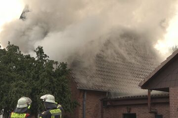 Brand in Kinderzimmer greift auf Haus über: Sechs Menschen verletzt