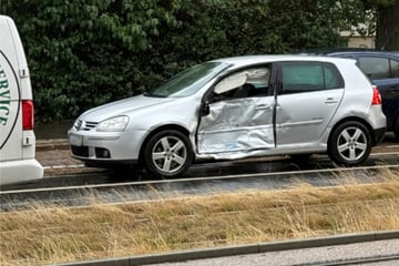 Crash in Gohlis: Straßenbahn rammt VW
