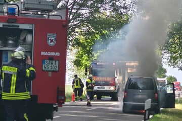 Erst Warnleuchte, dann Vollbrand: Auto fängt auf B248 Feuer