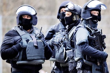 Köln: SEK-Einsatz in Köln: Mann verschanzt sich mit Machete