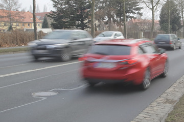 Das wird teuer: BMW-Fahrer rauscht mit 123 km/h durch Dresden