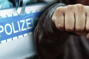 Jugendlicher prügelt auf drei Menschen ein