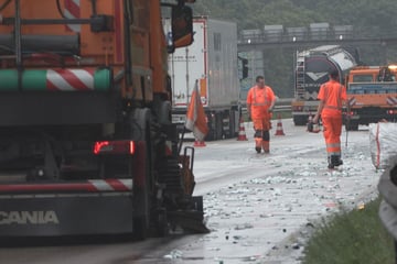 Lastwagen verliert Ladung: Vollsperrung der A1 aufgehoben