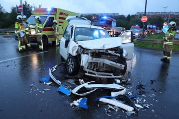 Schwerer Verkehrsunfall auf der B170: Nissan Micra kollidiert mit Lkw!