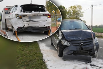 Unfall bei Leipzig: Mercedes kracht in Skoda, Bundesstraße gesperrt