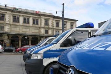 Chemnitz: Ungebetener Schlafgast: Betrunkener attackiert Polizisten im Zug