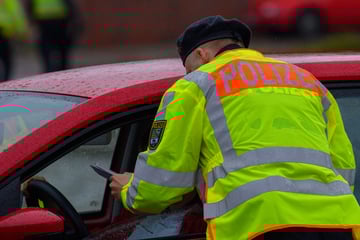 Leipzig: Nicht nur einmal falsch abgebogen: Drogendealer nach Verkehrsverstoß in Haft