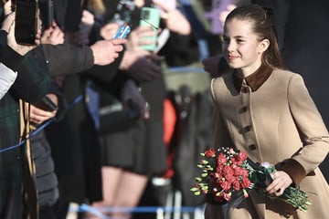 So niedlich! Prinzessin Charlotte stiehlt beim Weihnachtsspaziergang allen die Show