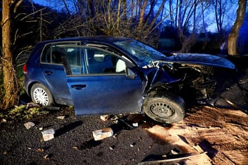 Fahranfängerin bei Crash gegen Brückengeländer schwer verletzt