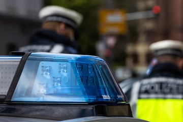 Messerattacke: Tote in Wohnung entdeckt: Bekannter soll 60-Jährige erstochen haben