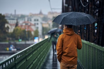 Lass die Regenwolken vorüberziehen: Schöne Sprüche über Regen