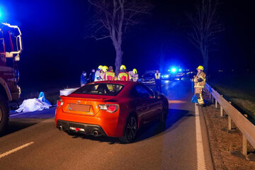 Tödlicher Unfall auf Bundesstraße: Fußgänger von Auto erfasst und auf Gegenfahrbahn geschleudert
