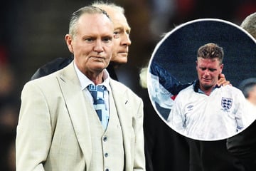 Freund findet ihn "halb bewusstlos": England-Legende im Krankenhaus