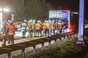 Schrecksekunde auf B29: Reisebus fängt während der Fahrt Feuer