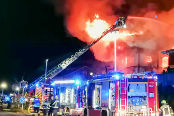 Feuer im Wellnesshotel! Mitarbeiter springen aus Fenstern