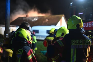 Heldenhafter Nachbar rettet Familie aus den Flammen: Vater in Lebensgefahr