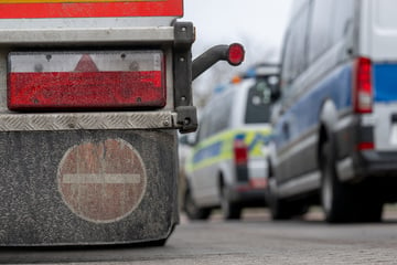 Unfall A14: Lkw kippt auf A14 um: Strecke für mehrere Stunden gesperrt