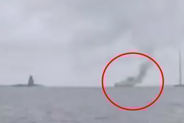 Feuerball! Frachtschiff explodiert bei Ausfahrt aus Hafen