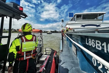 Notruf auf dem Rhein: Kapitän meldet starke Rauchentwicklung aus Binnenschiff