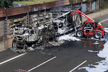 Unfall A2: Brennender Lkw beschädigt Schutzwand und Asphalt: A2 bei Braunschweig bis Samstag gesperrt