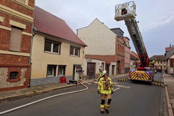 Brand in Einfamilienhaus: Zwei Bewohner schwer verletzt