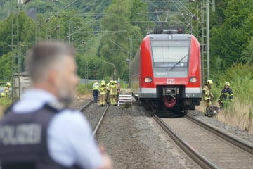 Tragischer Unfall mit S-Bahn: Zwei Menschen sterben an Bahnübergang