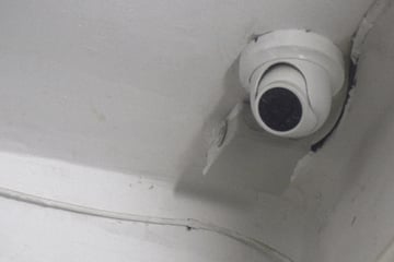 Concerned woman installed camera in her brother's apartment: What it films is horrifying