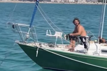 Mann wird auf Segelreise vermisst: Was Polizei auf verlassenem Boot findet, ist mysteriös